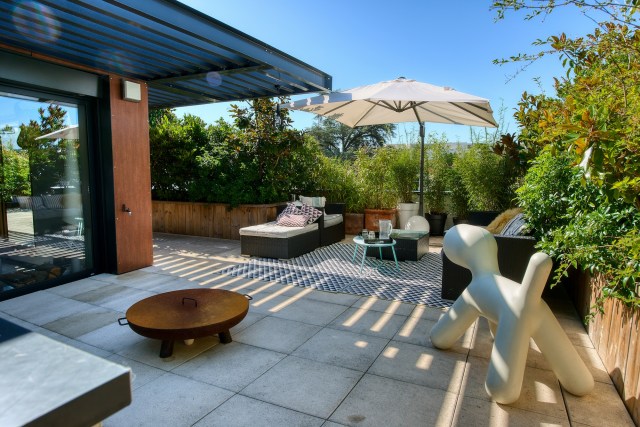 The Ultimate Guide to Choosing the Right Patio Umbrella for Your Outdoor Space