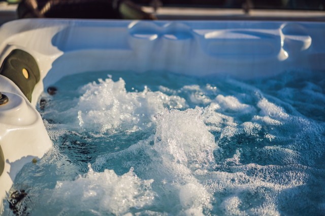 A Comprehensive Guide: How to Choose the Perfect Size Hot Tub for Your Family